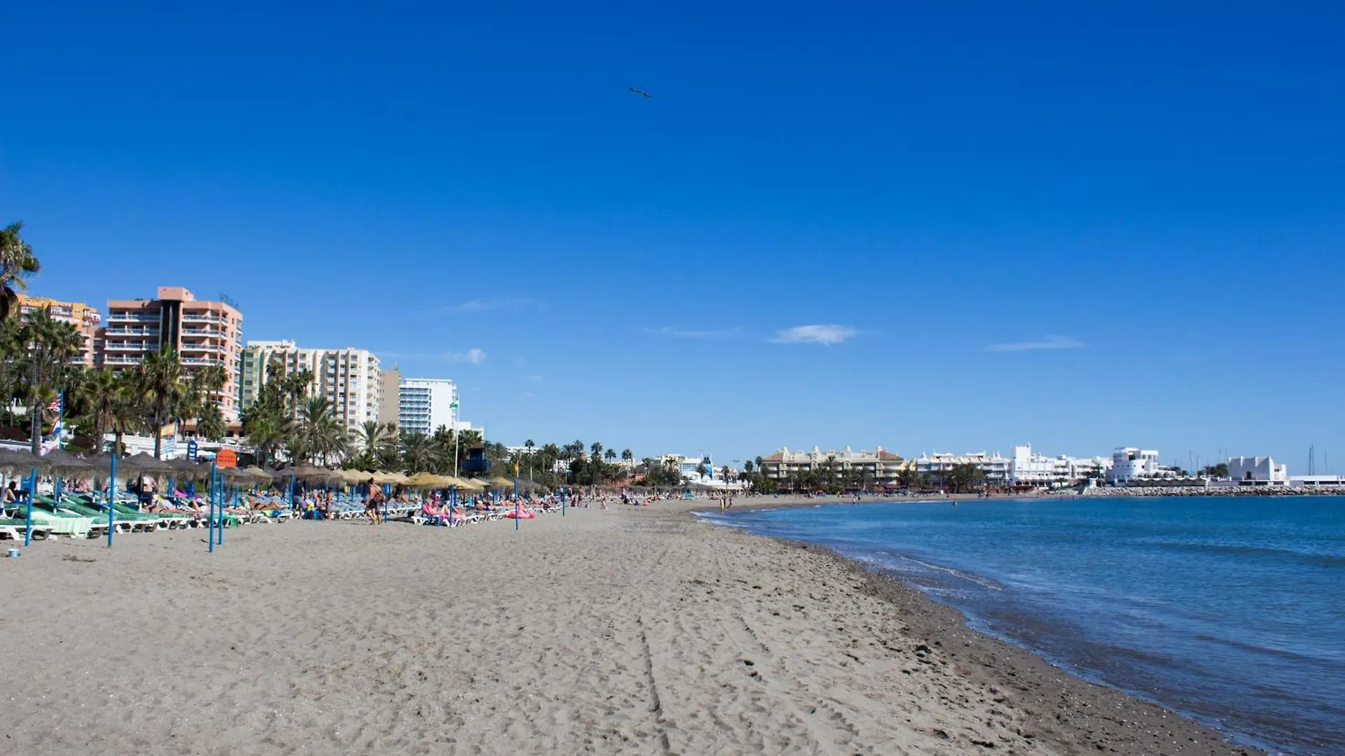 2 Bdr Apt With Heated Pool & Jacuzzi Benalmádena 0*,  Spagna
