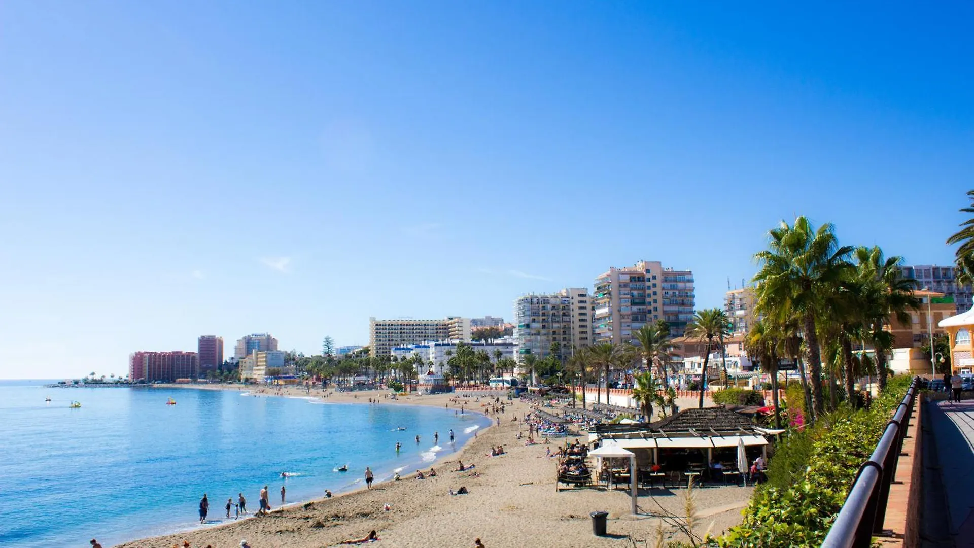 2 Bdr Apt With Heated Pool & Jacuzzi Benalmádena Appartamento