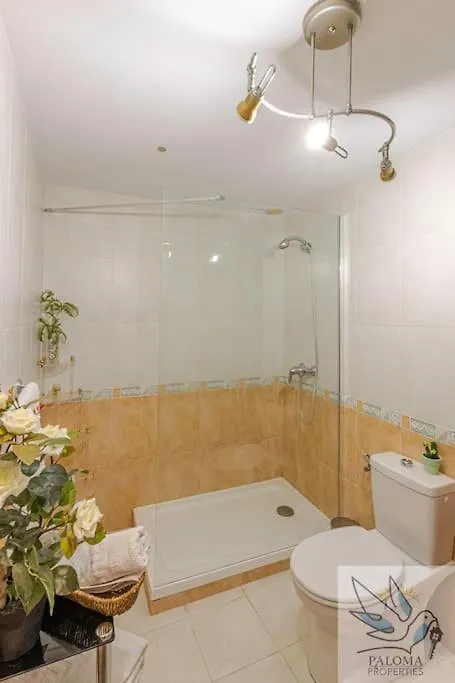 Appartamento 2 Bdr Apt With Heated Pool & Jacuzzi Benalmádena Spagna